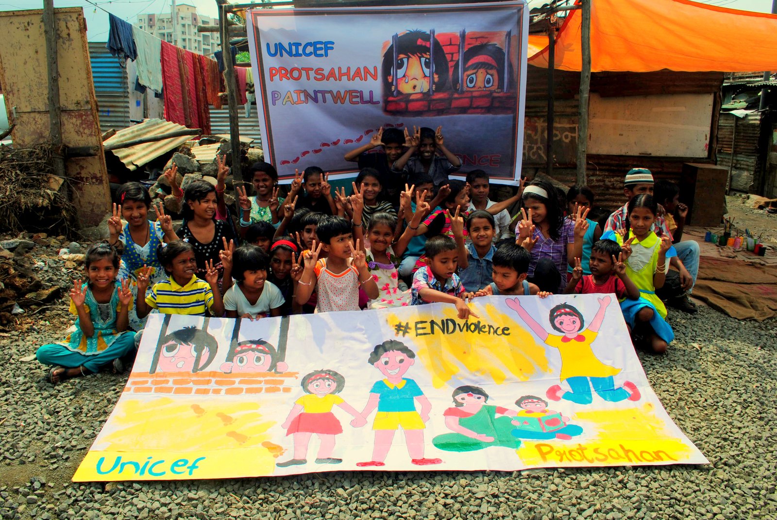 Pune - Children from Gosavi slum got together to paint a #ENDViolence Banner