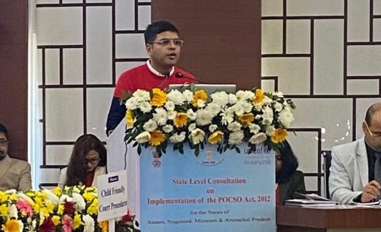Mr. Vipul Yash, Child Care Services, Protsahan India Foundation, conducting the session on child-friendly procedures during the prosecution of POCSO survivors