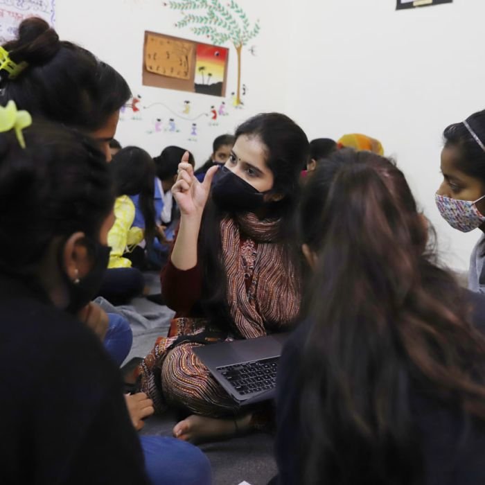 Empowering Migrant Girls in India: Girl Champions Fellowships